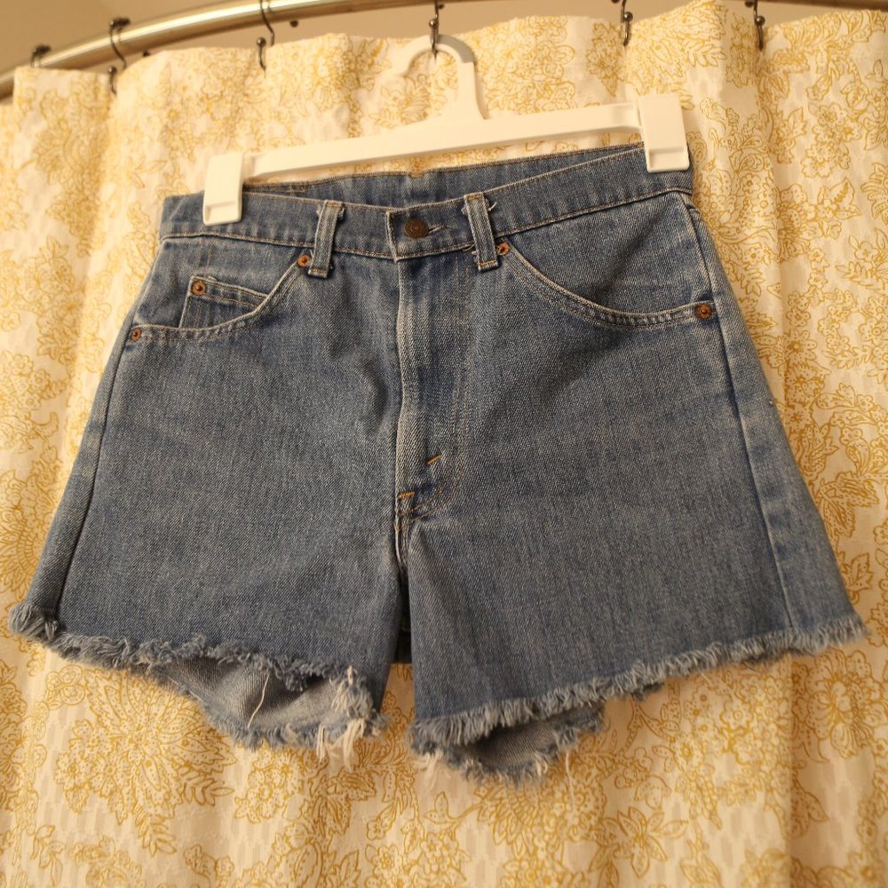 Women's Levi Shorts